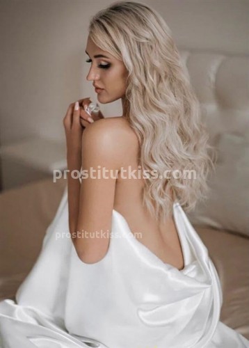  Аня